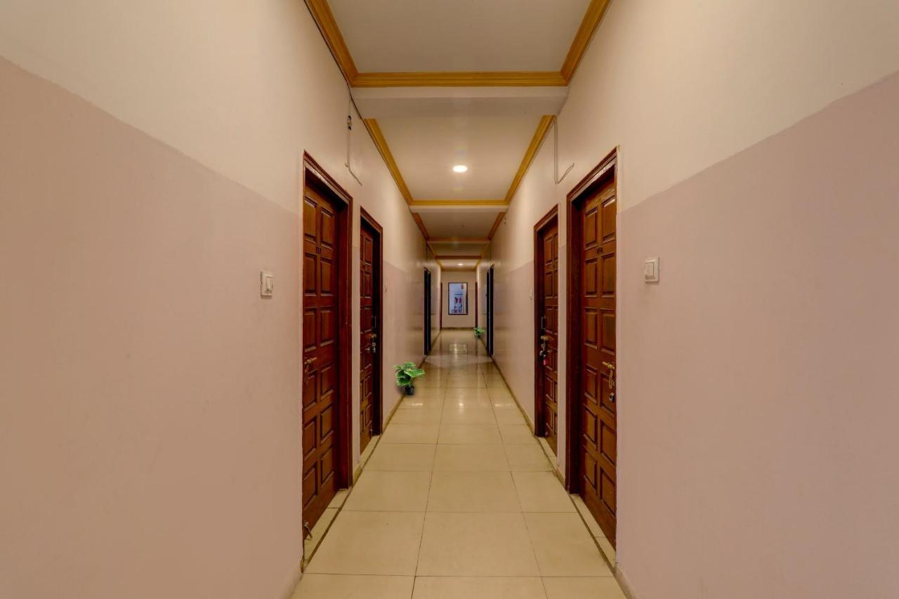 Collection O Premier Near Hazratganj Otel Lucknow Dış mekan fotoğraf