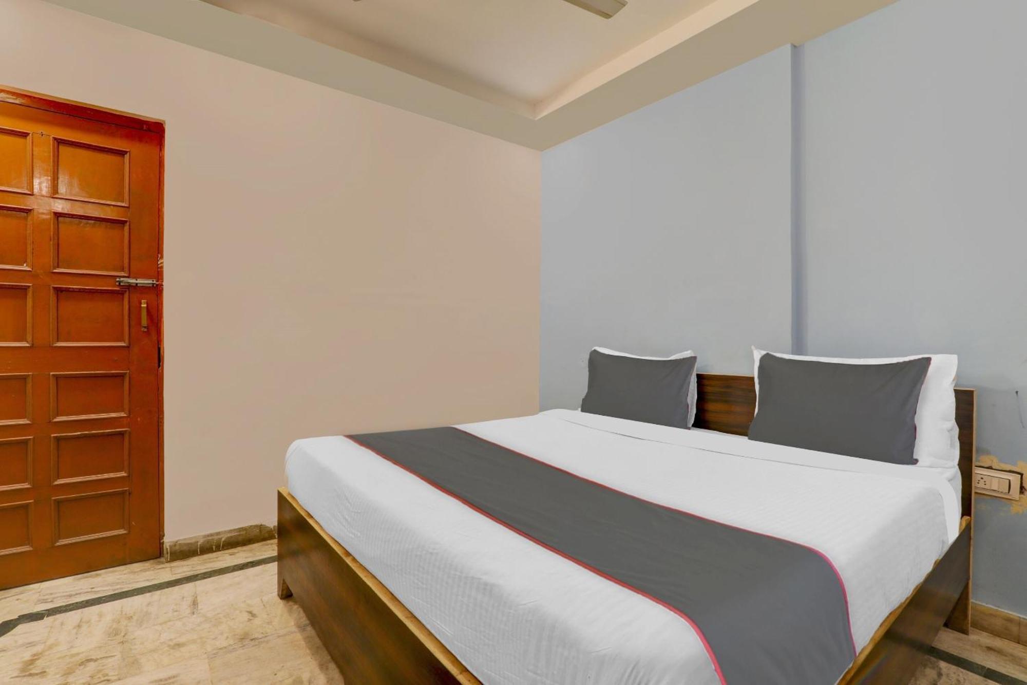 Collection O Premier Near Hazratganj Otel Lucknow Dış mekan fotoğraf