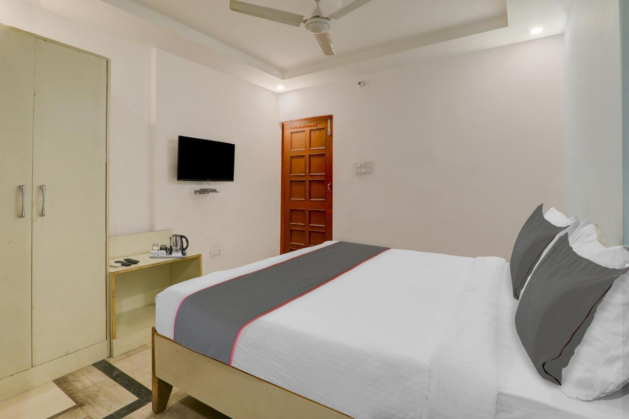 Collection O Premier Near Hazratganj Otel Lucknow Dış mekan fotoğraf