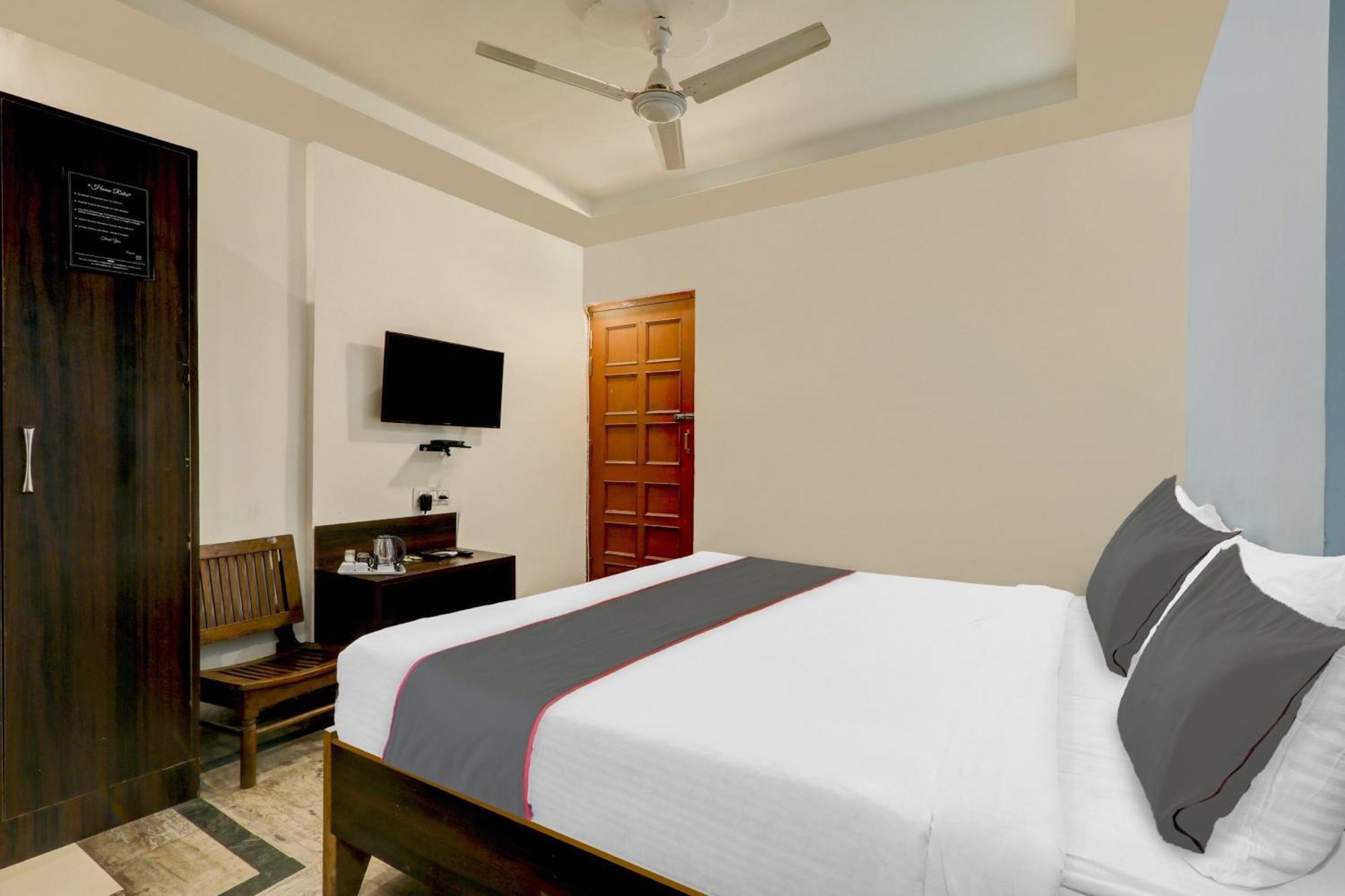 Collection O Premier Near Hazratganj Otel Lucknow Dış mekan fotoğraf