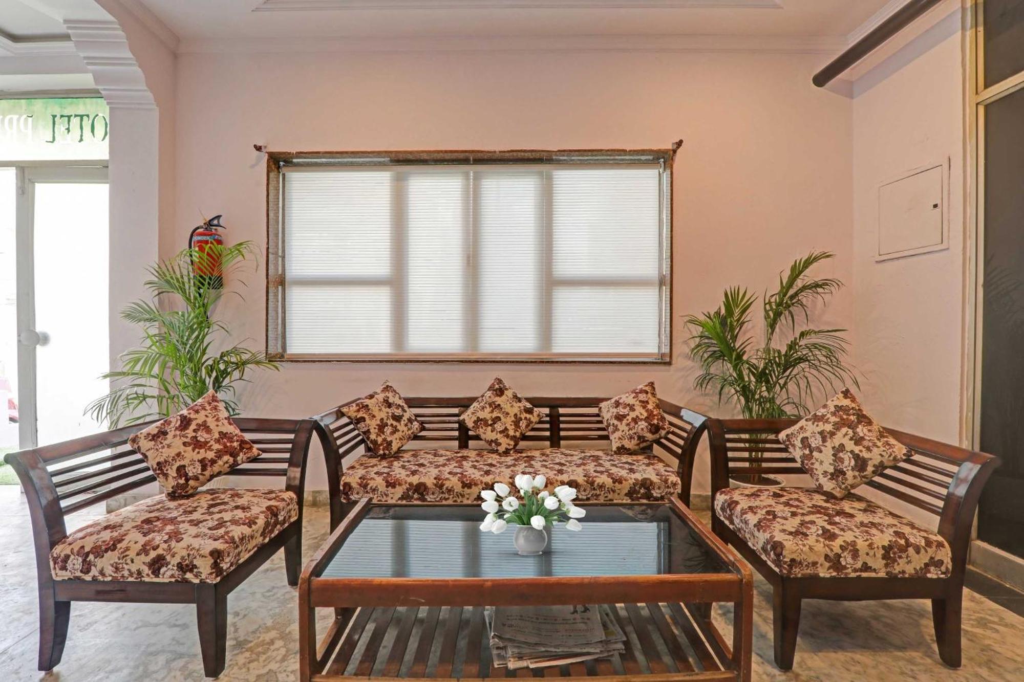 Collection O Premier Near Hazratganj Otel Lucknow Dış mekan fotoğraf