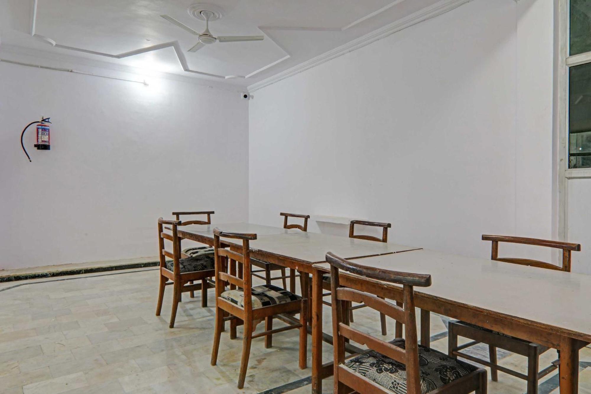 Collection O Premier Near Hazratganj Otel Lucknow Dış mekan fotoğraf