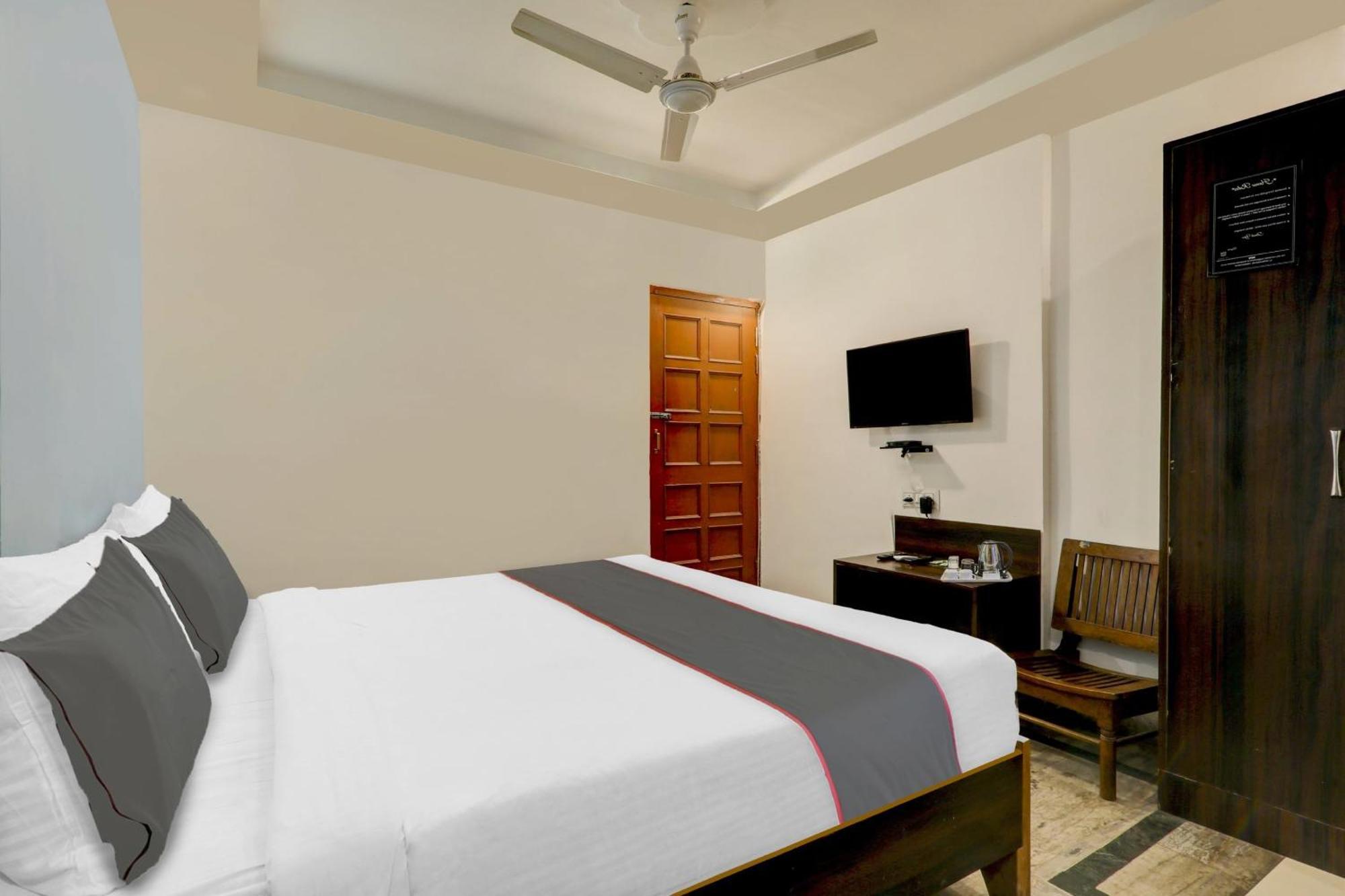 Collection O Premier Near Hazratganj Otel Lucknow Dış mekan fotoğraf