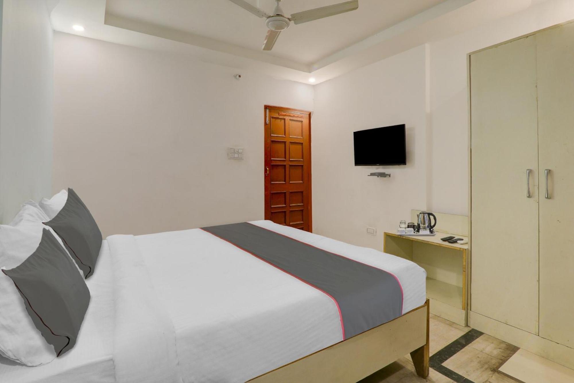 Collection O Premier Near Hazratganj Otel Lucknow Dış mekan fotoğraf