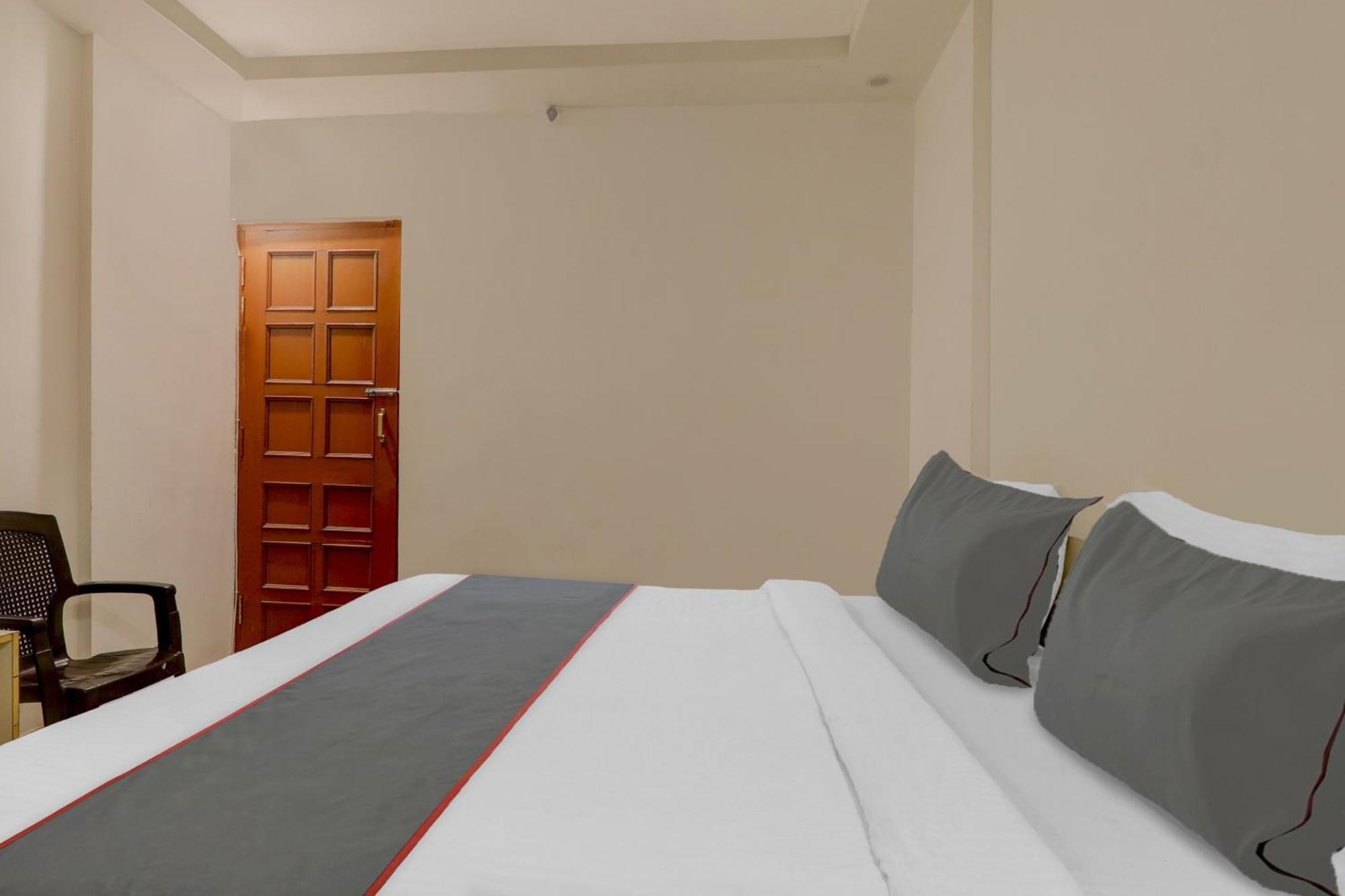 Collection O Premier Near Hazratganj Otel Lucknow Dış mekan fotoğraf