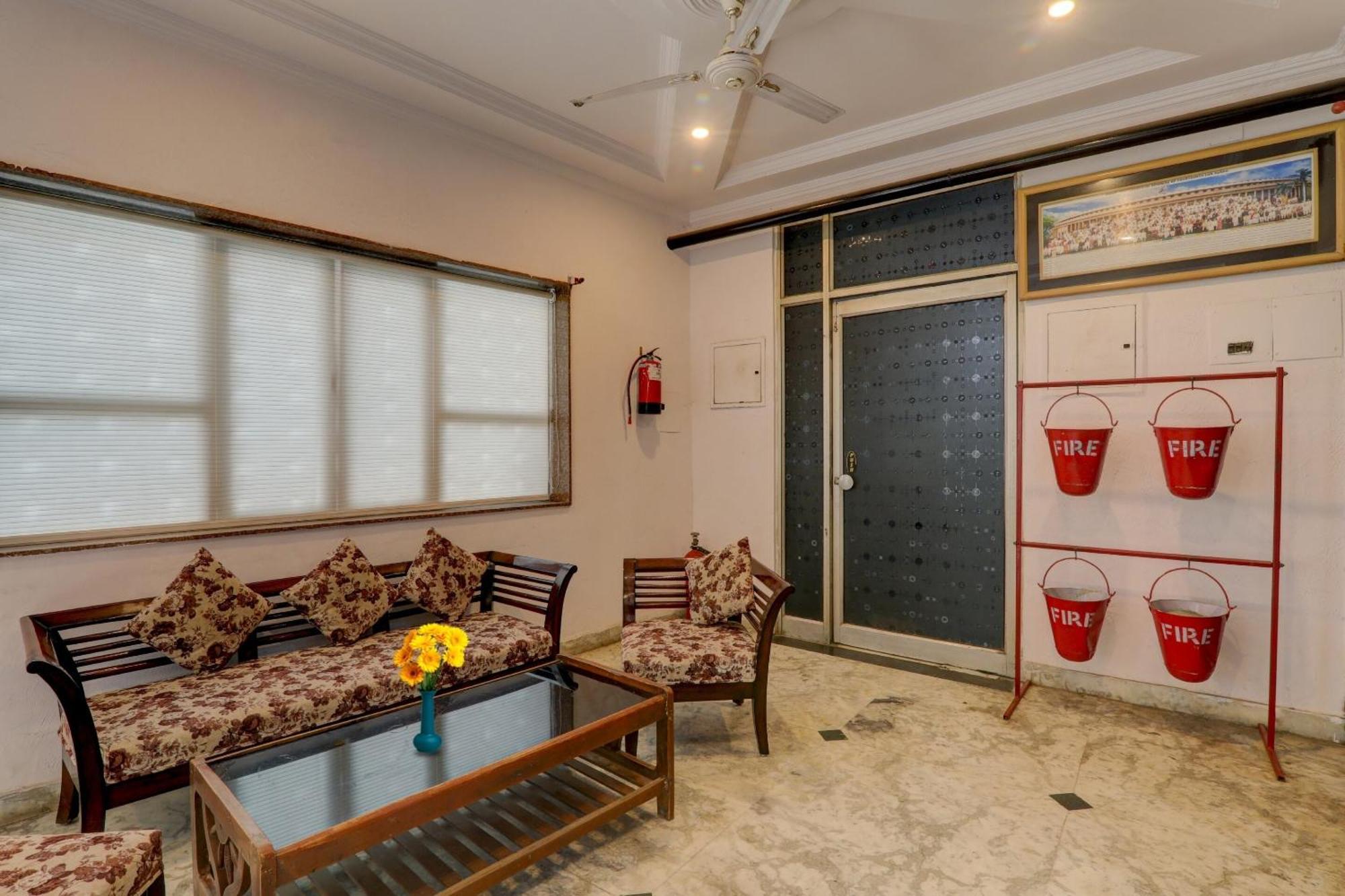 Collection O Premier Near Hazratganj Otel Lucknow Dış mekan fotoğraf